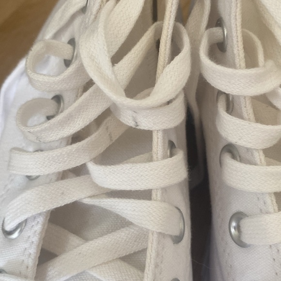 Like new Converse Chuck Taylor Lugged HighTops Sneakers - Picture 14 of 15